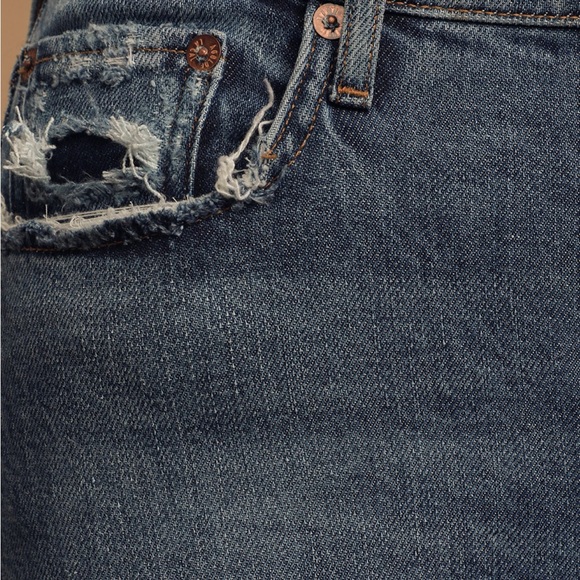 AGOLDE Toni Mid Rise Jean in Medium Wash with Light Distressing - Picture 4 of 13